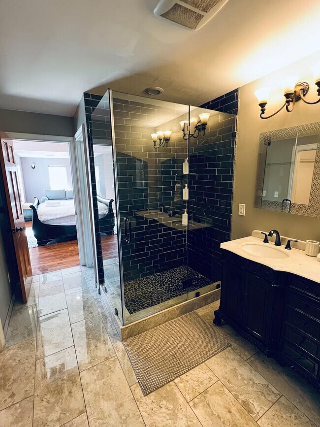 Building Photo - 3209 W Fairview Pl