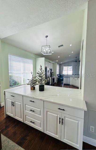 Building Photo - 5225 Villagebrook Dr