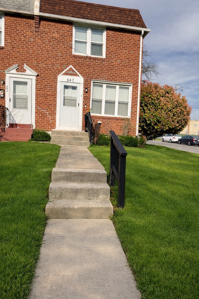 Building Photo - 547 Eastlawn Ave