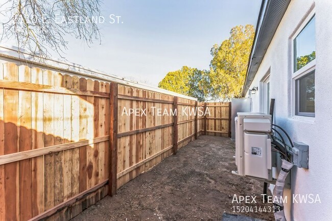 Building Photo - $825- Beautifully Remodeled 1 Bed | 1 Bath...