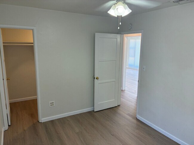 Building Photo - Centrally Located 3/1