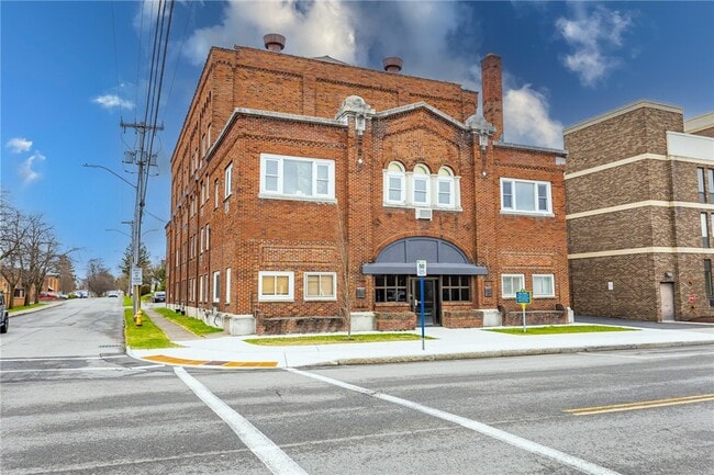Primary Photo - 400 Main St