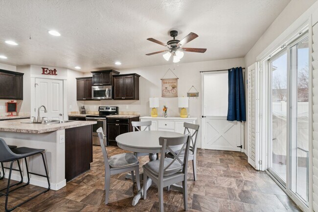 Building Photo - Spacious 4 Bed + Bonus | 3 Bath | 2,760 Sq Ft | Star, Idaho