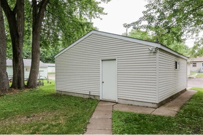 Building Photo - Gorgeous 4BR/2BA Home with Finished Lower ...