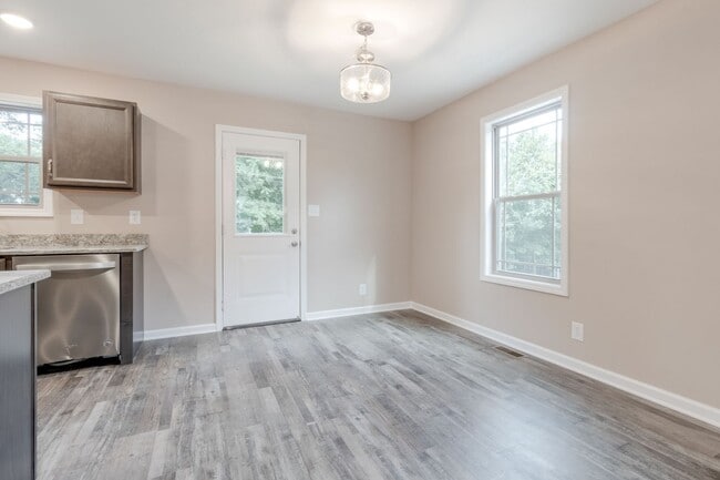 Building Photo - 413 Hietts Ln