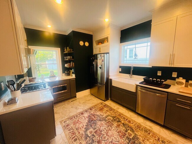 Building Photo - The West Jefferson — Furnished comfort in the heart of Mid-Town.