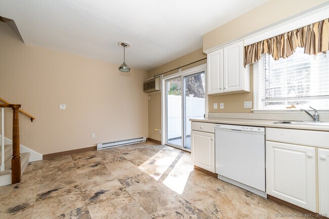 Building Photo - 16 Brantwood Dr