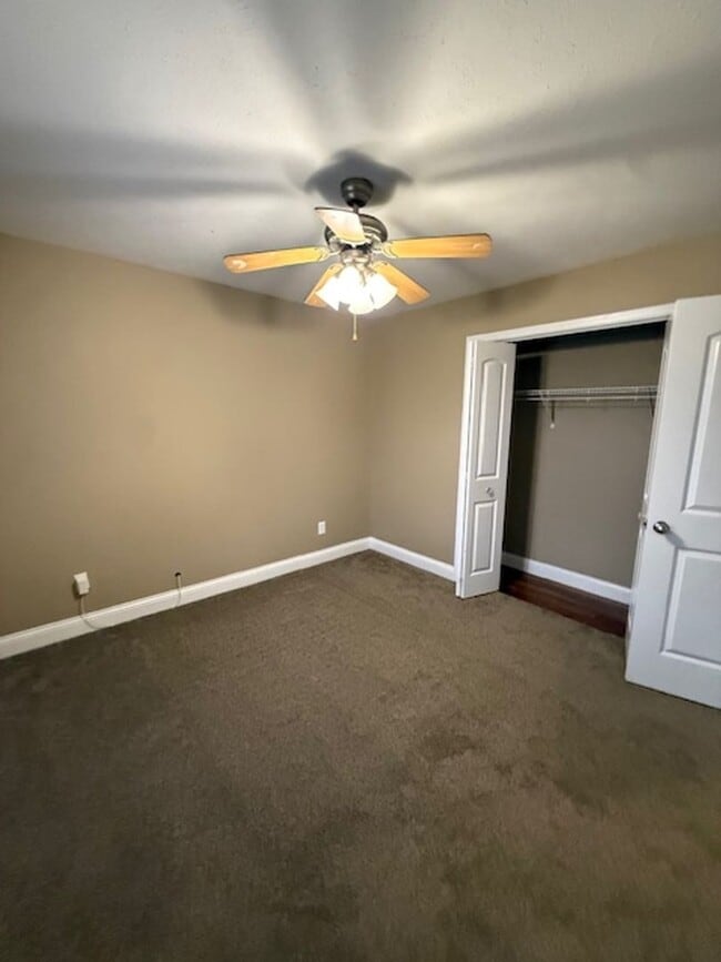 Building Photo - 409 DALHLIA