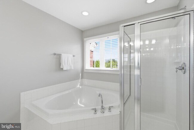 Building Photo - 8439 Kirby Lionsdale Dr