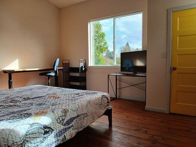 Building Photo - 19105 NE 112th Ave