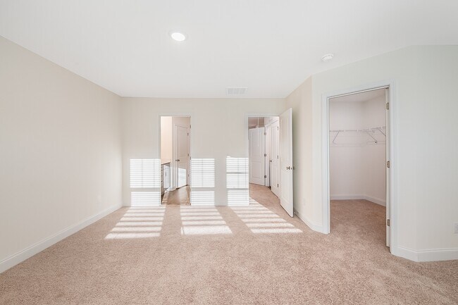 Building Photo - 3 Bedroom Townhome with Garage Angier