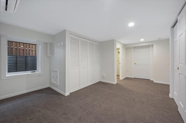 Building Photo - 606 Barton Ave