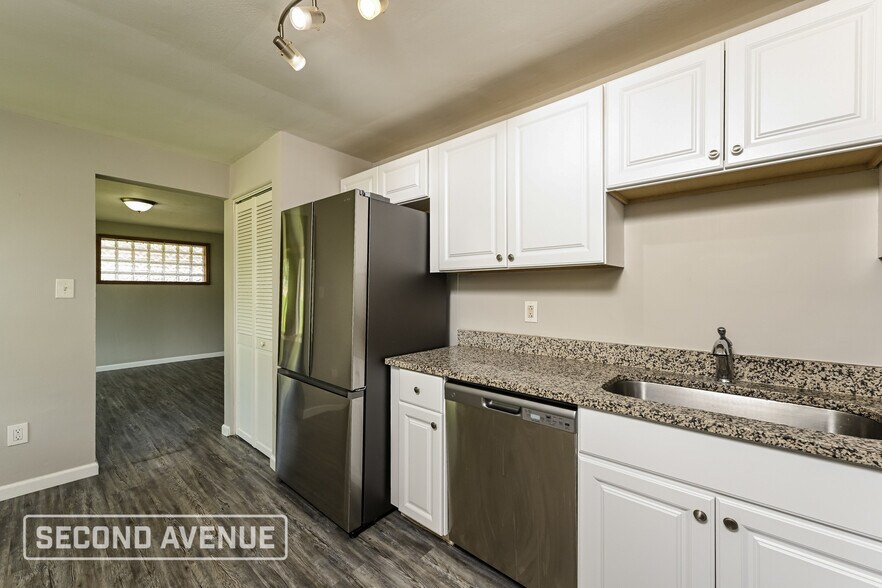 Building Photo - 304 Garden City Dr