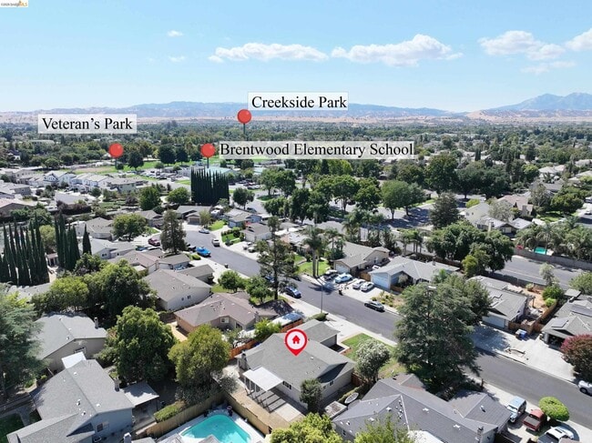 Building Photo - 630 Heather Pl