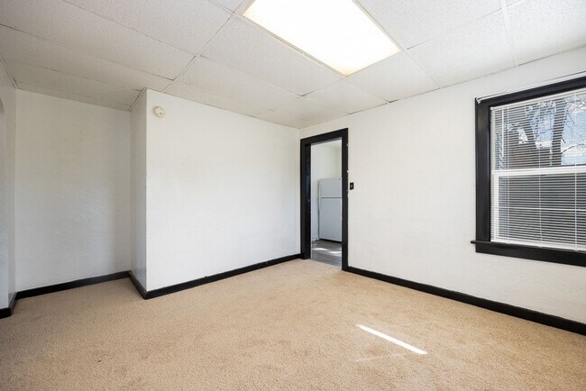 Building Photo - Trail St 223-225 W