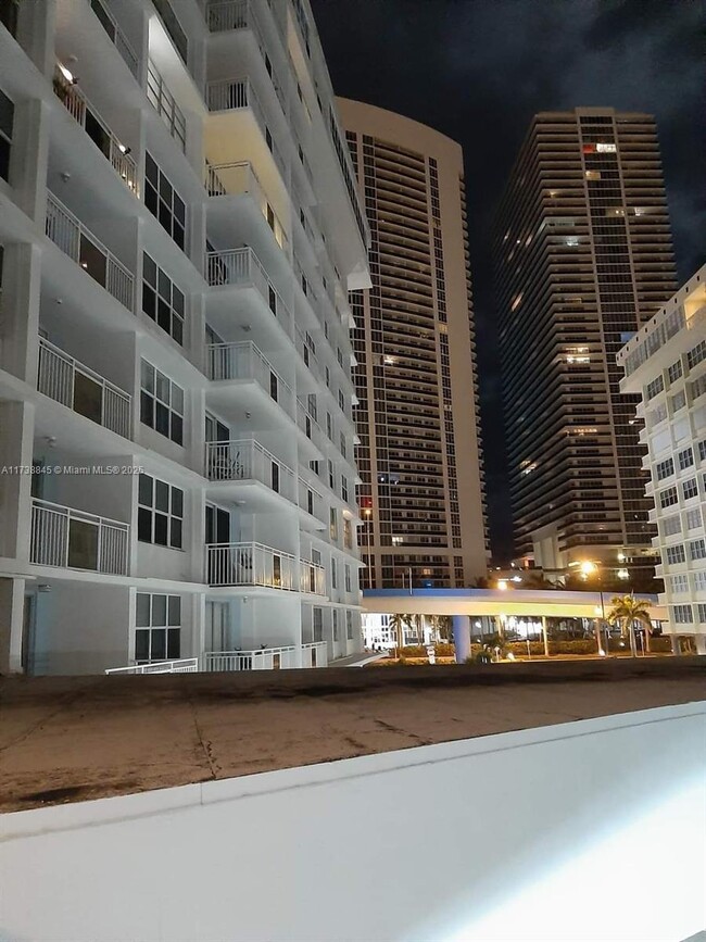 Building Photo - 1801 S Ocean Dr