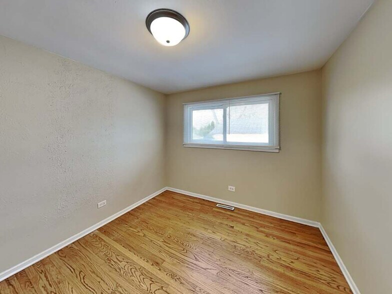 Building Photo - 144 E Drummond Ave