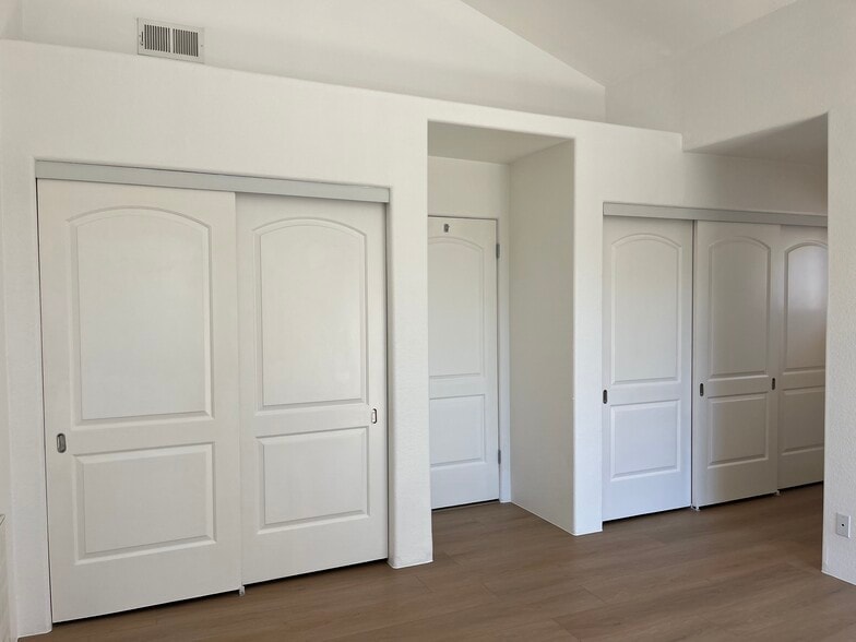 Building Photo - 23321 Ida Pl