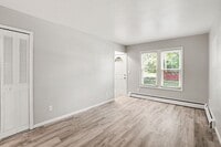 Building Photo - Charming, remodeled 2-Bed/1-Bath Kalamazoo Townhome $1149 - Ask about our no security deposit opt...