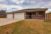 Building Photo - 20674 Dawn Hill East Rd