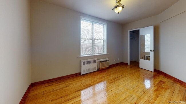 Building Photo - 66-15 Thornton Pl