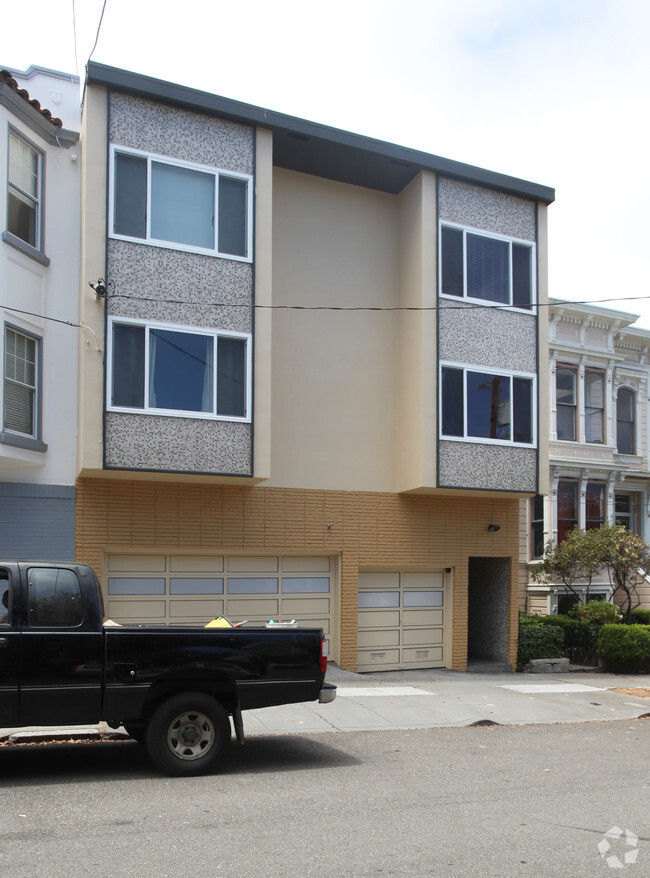 Building Photo - 220 Fair Oaks St