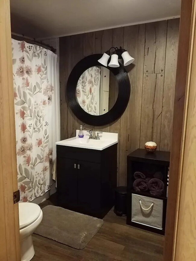 Building Photo - 509 S Oxford Ave