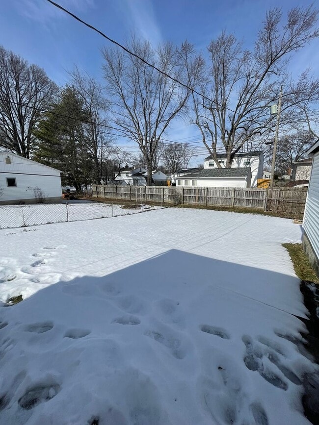 Building Photo - Charming Remodeled 3BR Home with Modern Finishes and Spacious Fenced in Yard