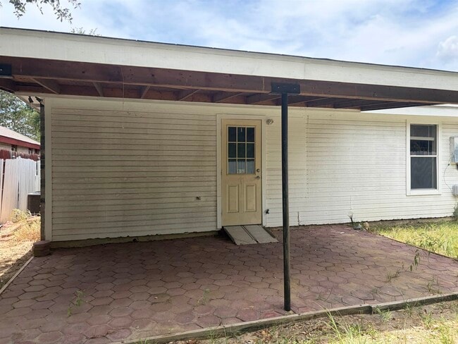 Building Photo - 6018 Colt Dr