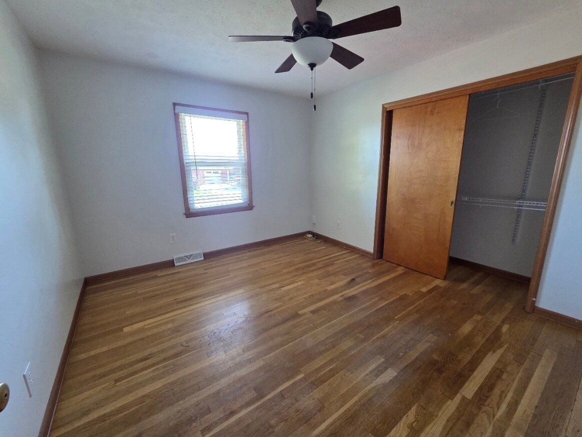 Building Photo - 521 Stonehaven Dr