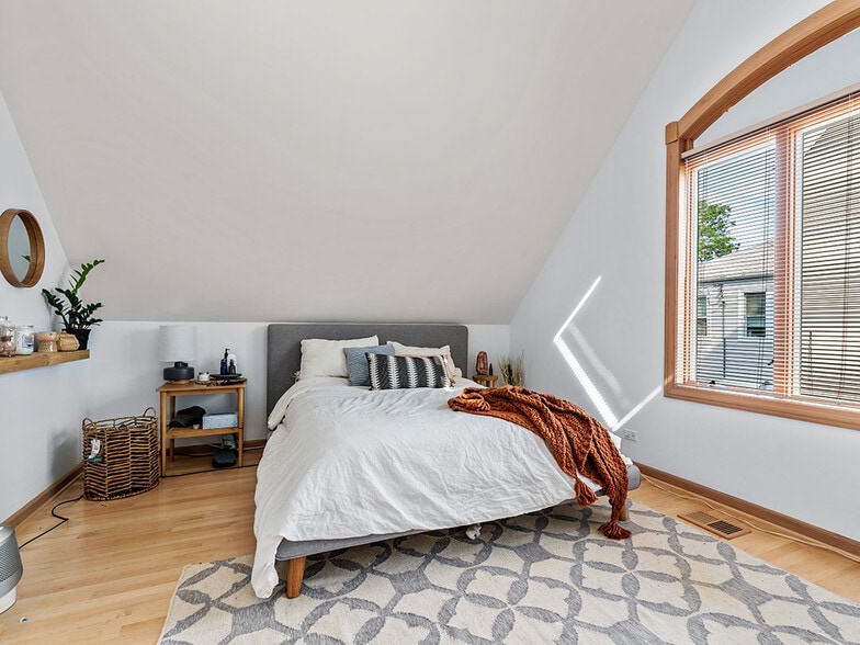 Building Photo - 1929 W Henderson St