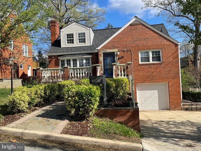 Building Photo - 6308 Joslyn Pl