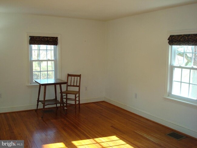 Building Photo - 605 Norway Rd