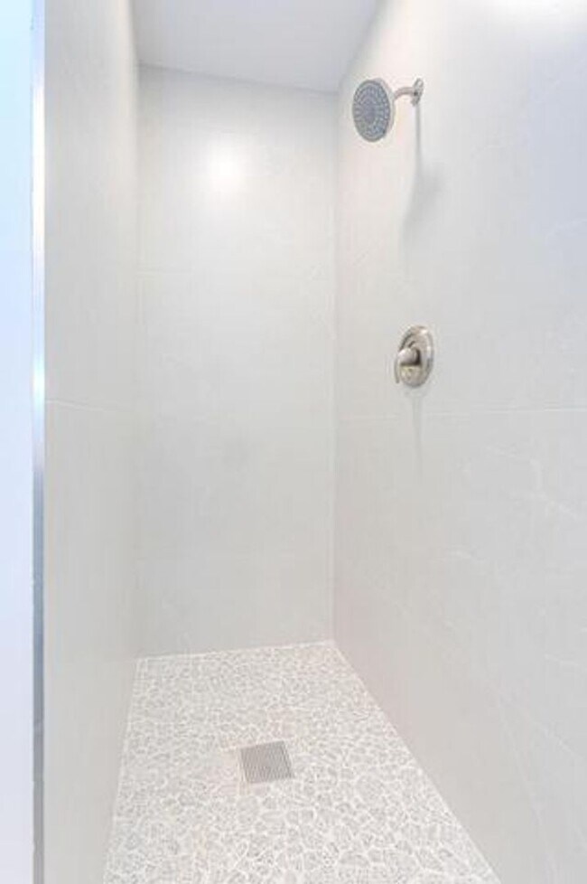 Building Photo - 1717 16th Ct N