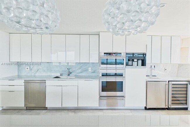 Building Photo - 3250 NE 1st Ave