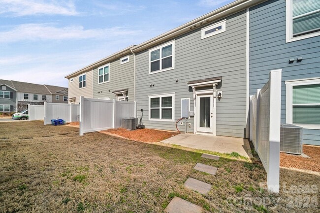 Building Photo - 410 Kenwood Vw