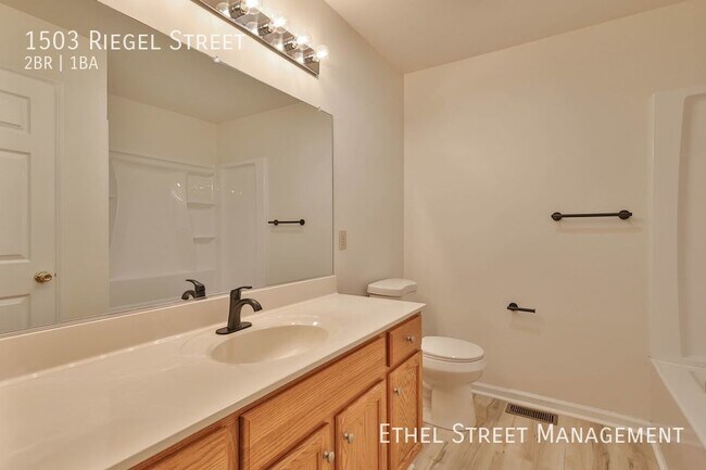 Building Photo - 1503 Riegel St
