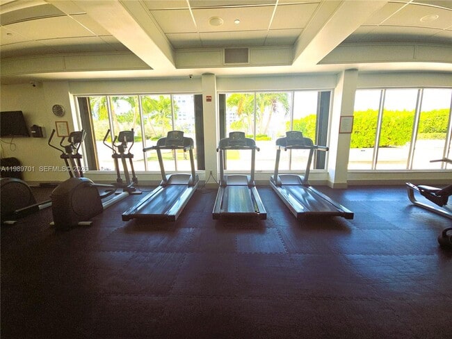 Building Photo - 2851 NE 183rd St