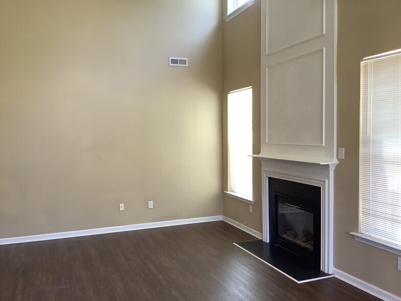 Building Photo - 173 Largess Ln