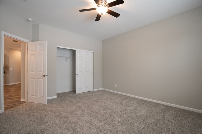 Building Photo - 344 E Stratford Ave