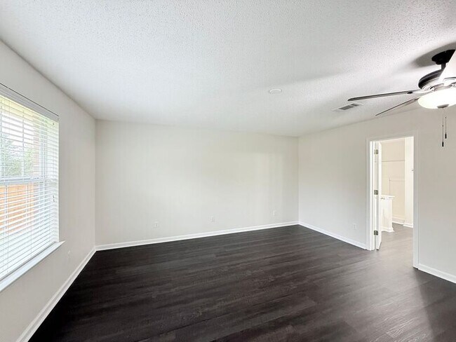 Building Photo - 5102 Brookside Dr