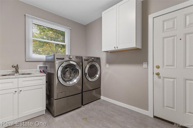 Building Photo - 5842 Marble Dr