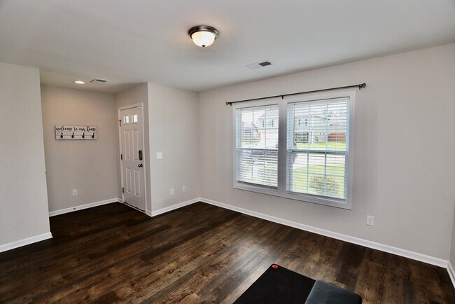 Building Photo - 3680 Moseley Dr