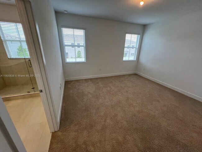 Building Photo - 136 SW 170th Ave