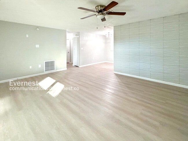 Building Photo - 1065 Wall St