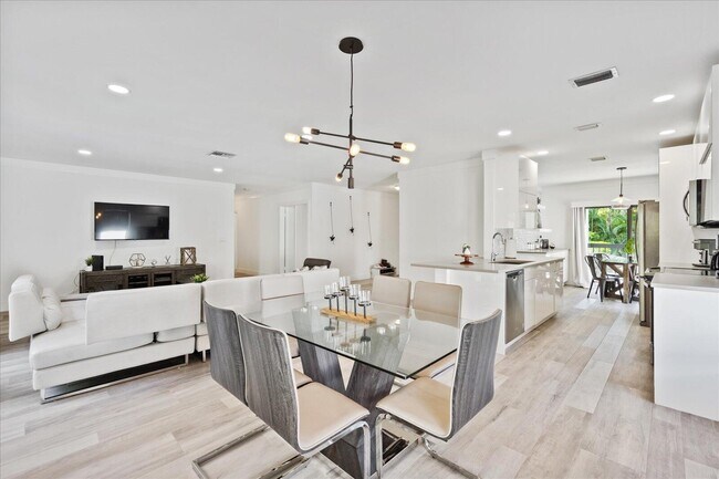 Building Photo - 11311 Pond View Dr
