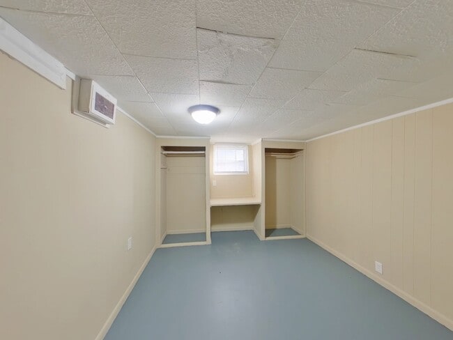 Building Photo - 2BR | All Bills Paid | Near College Hill Area