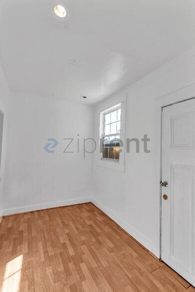 Building Photo - Unit 1