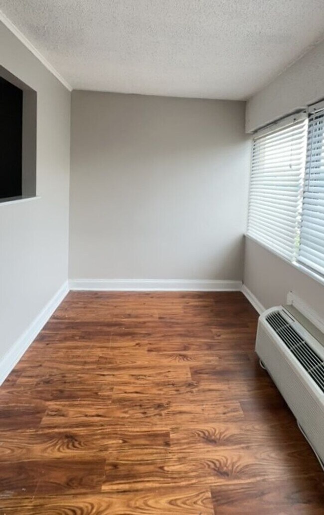 Building Photo - University Towers- 1bd/1ba Apartment Available for Fall 2026!