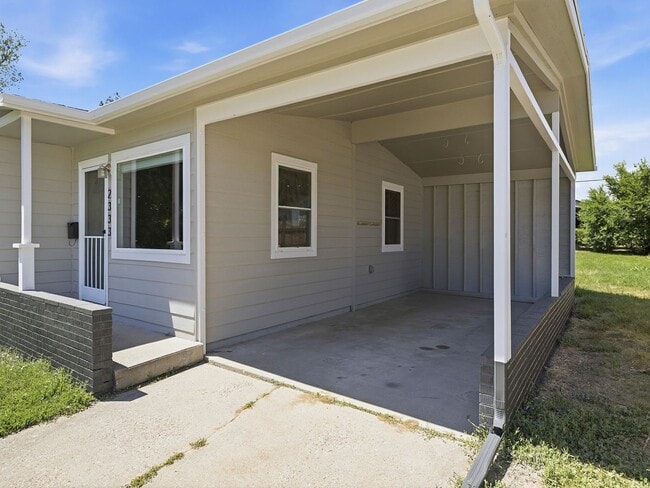 Building Photo - Updated 3 Bed Home with Vaulted Ceilings, Solar Panels & Large Corner Lot- $200 Lease Sign On Bonus!